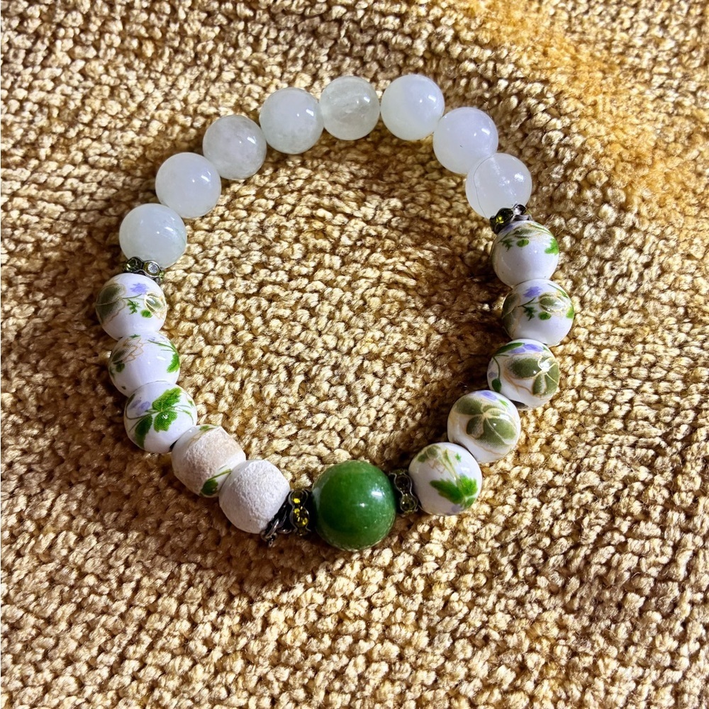 White beaded quartz combined with jadeite bracelet